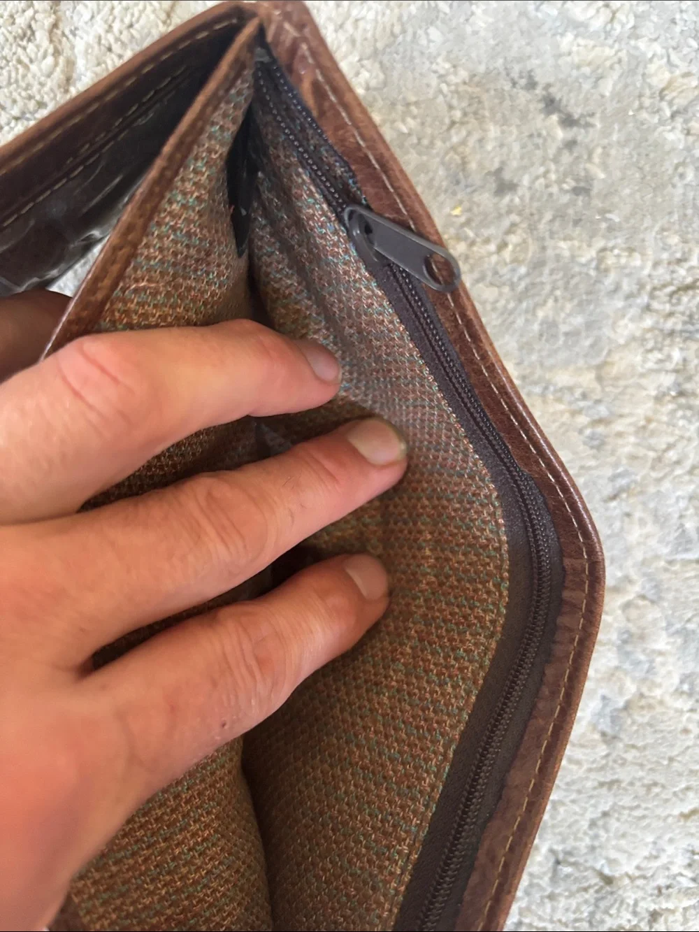 Men's Brown Leather Bi-Fold Wallet - Classic Style